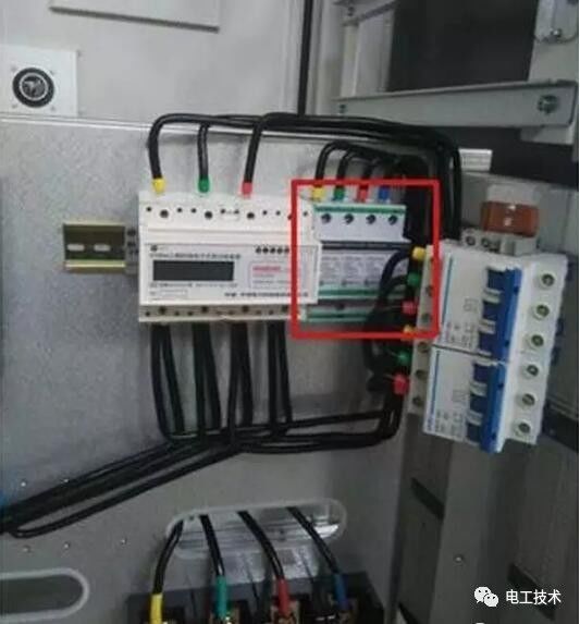 分析了配電箱的內(nèi)部結(jié)構(gòu)，誰能理解它？