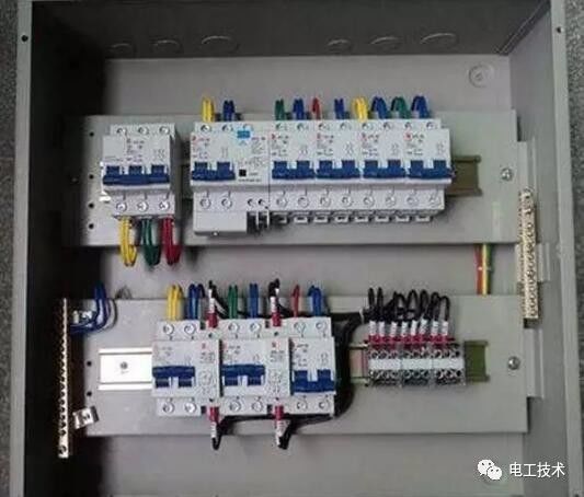 分析了配電箱的內(nèi)部結(jié)構(gòu)，誰能理解它？